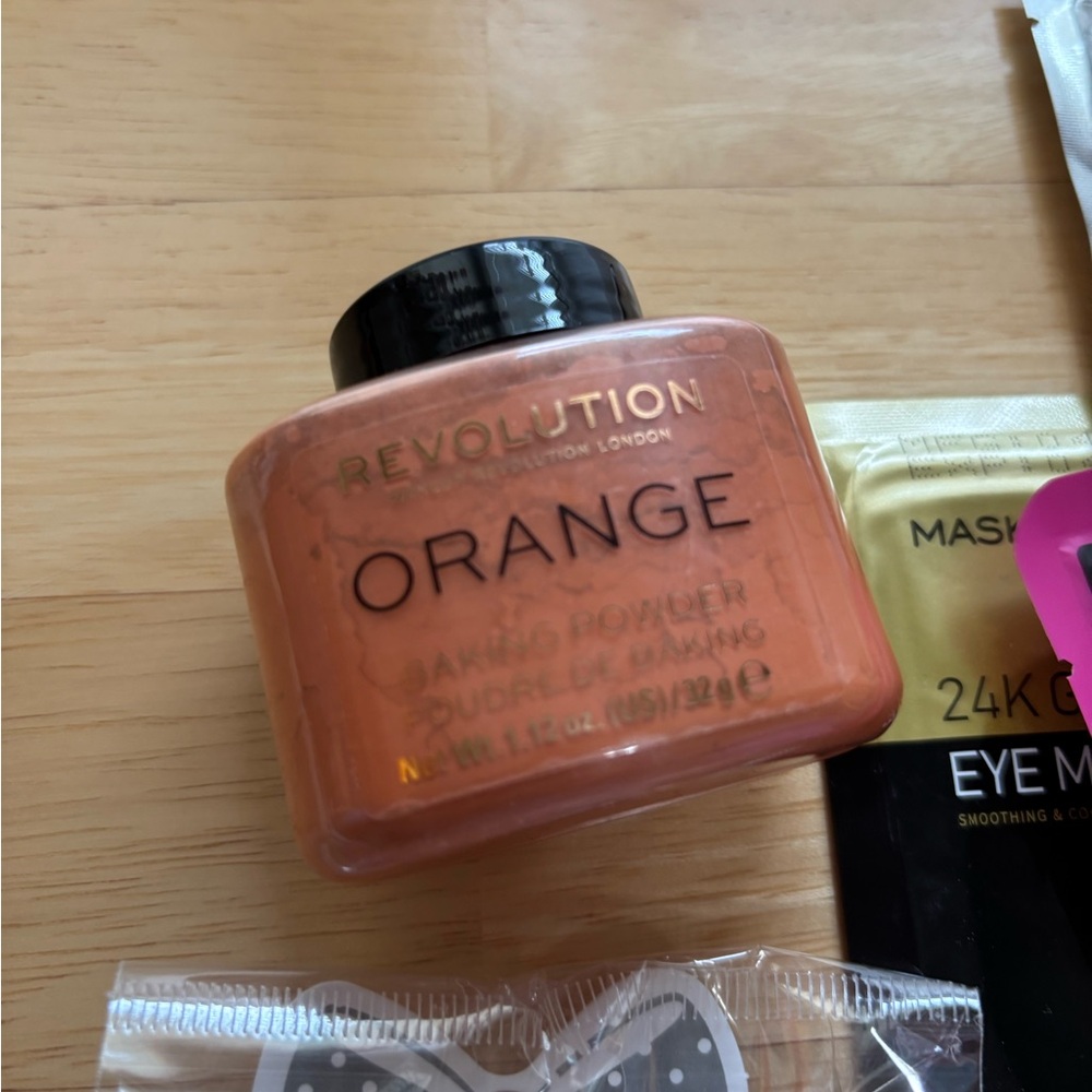 Assorted Beauty and Accessory Set - Picture 11 of 13